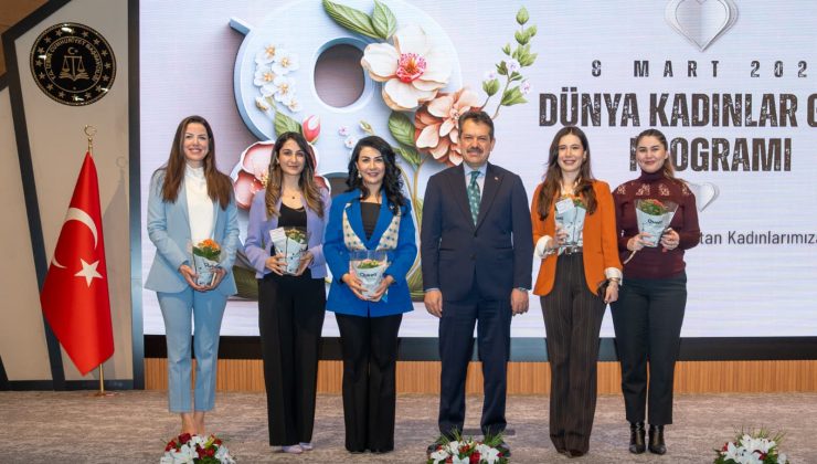 8 Mart Dünya Kadınlar Günü İzmir Adliyesi’nde Kutlandı