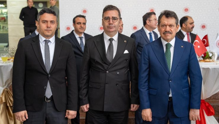 İZMİR ADLİYESİ’NDE GELENEKSEL BAYRAMLAŞMA GERÇEKLEŞTİRİLDİ