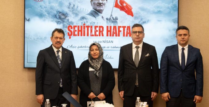 İzmir Adliyesi’nde Şehit Yakınlarına Anlamlı Buluşma