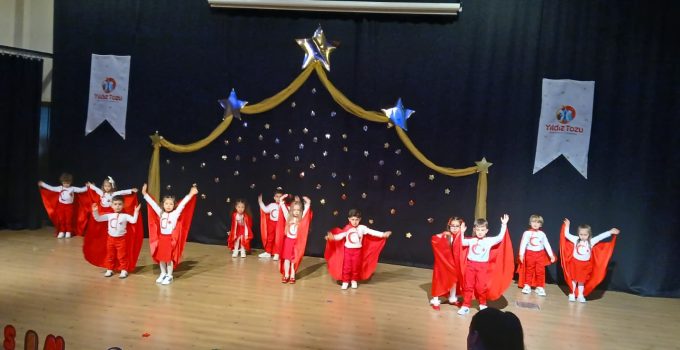 Menderes Yıldız Tozu Anaokulu’nda Minik Yüreklerden Büyük Coşku: 23 Nisan Gösterisi Büyüledi