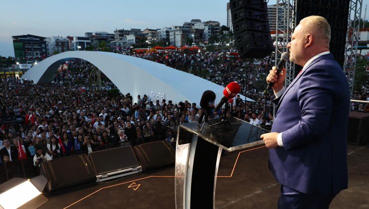 Menemen’de muhteşem gece! On binler buluştu