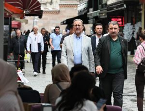 YAĞMURA RAĞMEN SAHADA M. SAİT BAŞDAŞ KEMERALTI’NDA GÖNÜLLERE DOKUNDU
