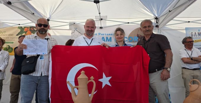 Menemen çömlekçiliği Fransa’da tarih yazdı
