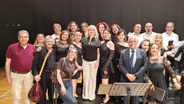 Eğitimcilerden Türk Halk Müziğiyle Anlamlı Konser: Salondan Büyük Alkış