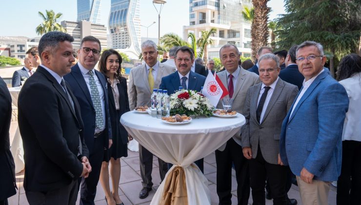İZMİR ADLİYESİ’NDE GELENEKSEL BAYRAMLAŞMA PROGRAMI YOĞUN KATILIMLA GERÇEKLEŞTİRİLDİ