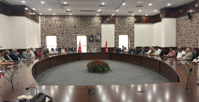 İzmir’de Demokrasi ve Millî Birlik Günü hazırlıkları geniş katılımlı toplantıyla değerlendirildi