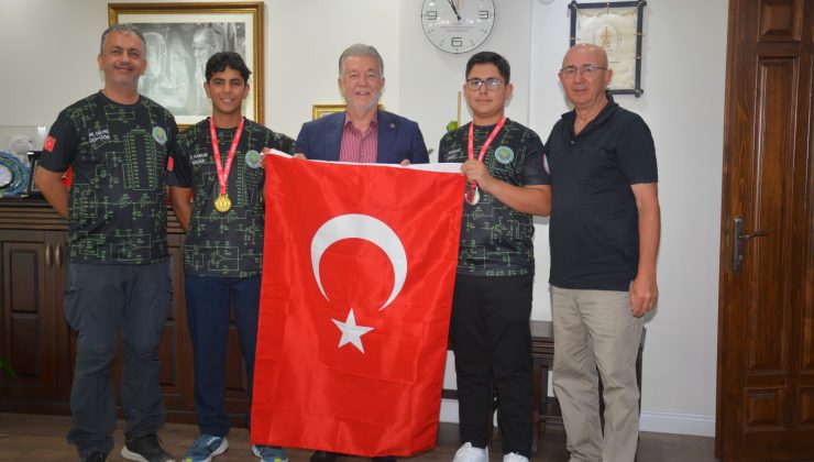 İzmir Esnaf Teşkilatı’nın Gururu: Seferihisarlı Gençlerden Dünya Başarısı