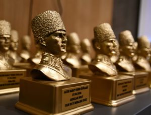 SANATIN KALBİ İSTANBUL’DA ATTI, GECENİN MİMARI SERHAT KÖSE OLDU